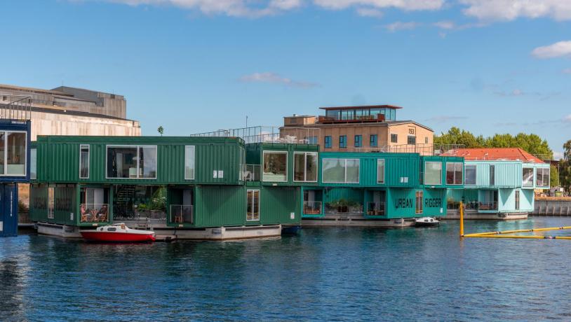 Urban Rigger est un logement étudiant flottant à Copenhague conçu par Bjarke Ingels