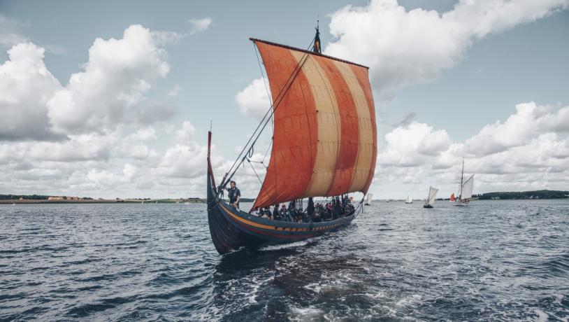 Bateau viking sur le fjord de Roskilde