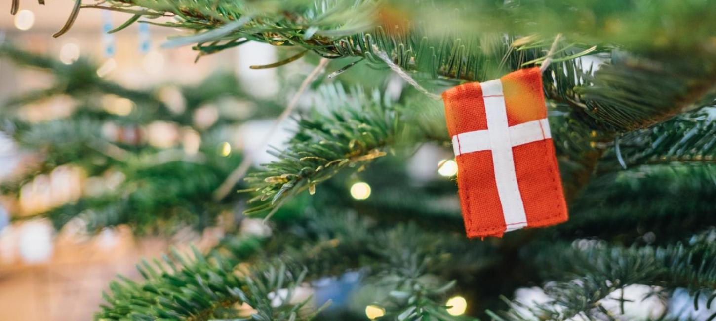 Décorations de Noël danoises sur l'arbre de Noël