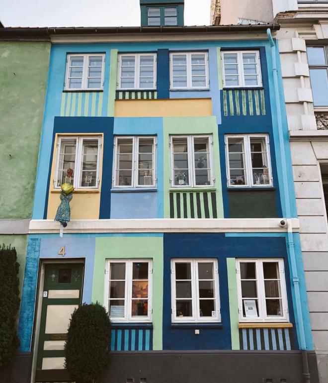 Une maison colorée à Sofiegade dans le quartier de Christianshavn à Copenhague