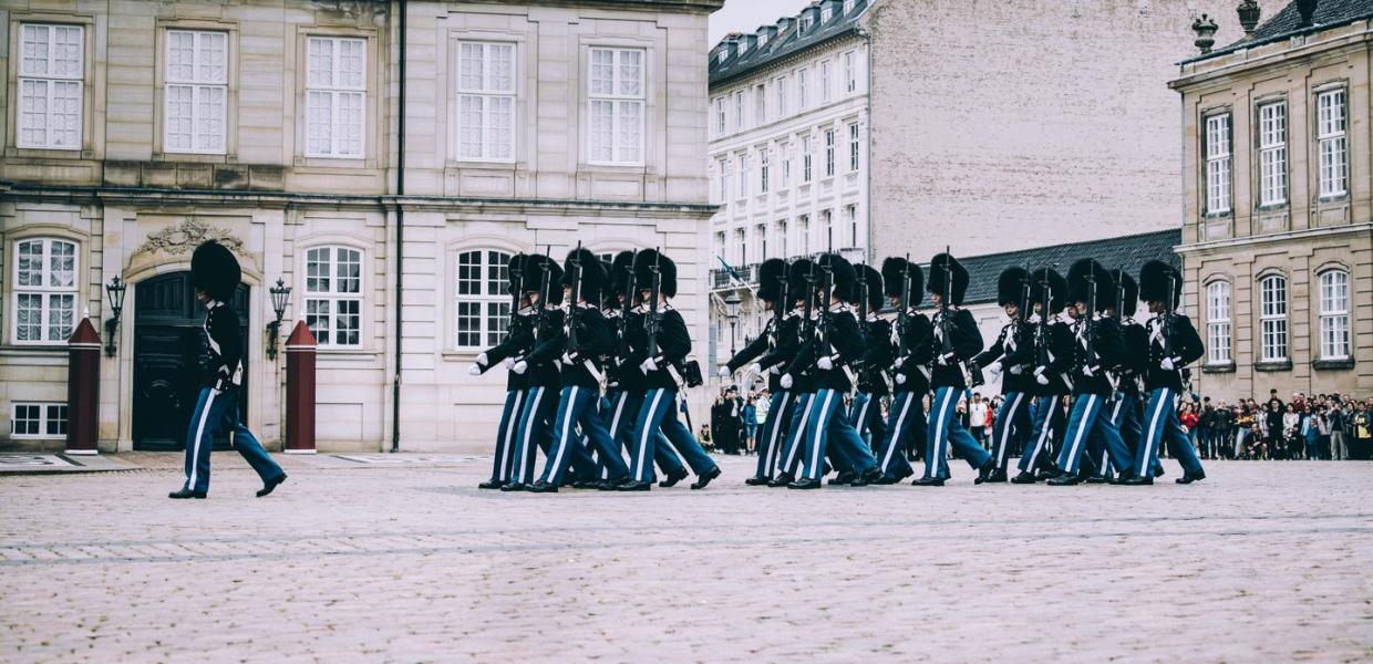 La garde royale au palais d'Amalienborg à Copenhague