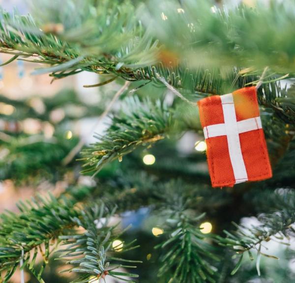 Décorations de Noël danoises sur l'arbre de Noël