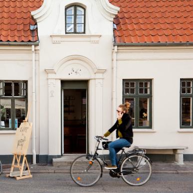 femme à vélo à Aarhus