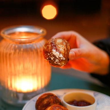 Danske æbleskiver som man spise til jul