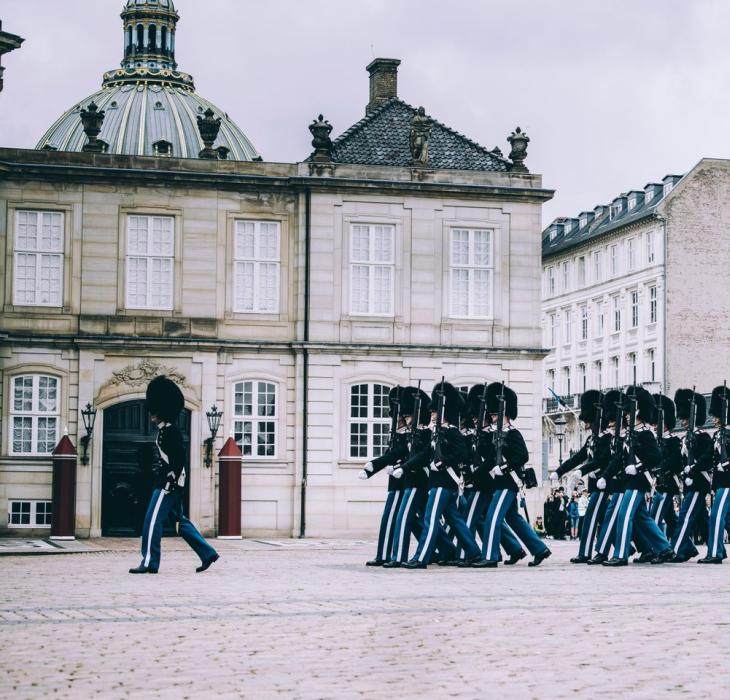 La garde royale au palais d'Amalienborg à Copenhague
